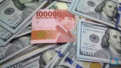 Dolar Naik Jadi Rp15.715